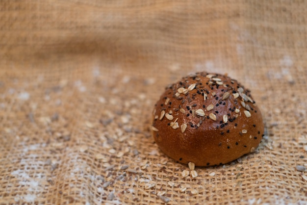 Foto pão de hambúrguer quente e saboroso pão de hambúrguer artesanal pão fresco