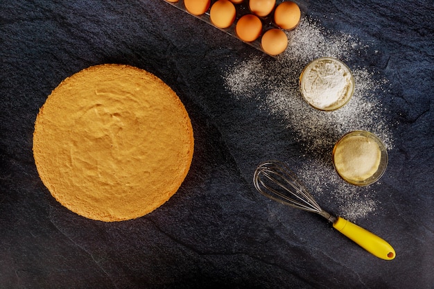 Pão de ló com ingredientes