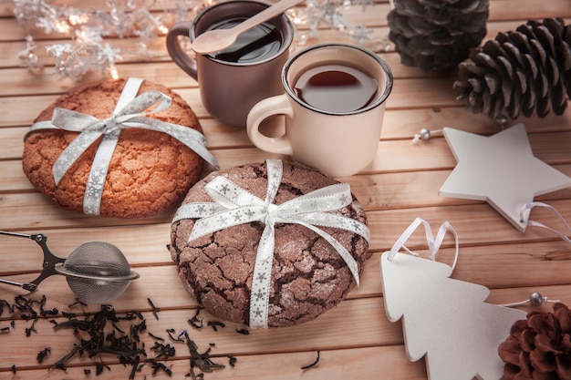 Pão de mel de Natal com dois cafés