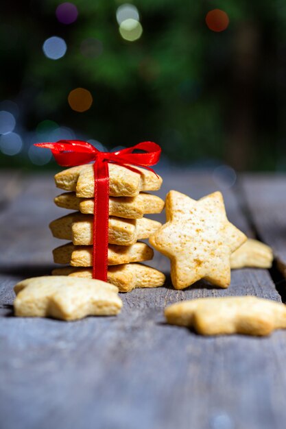 Foto pão de mel de natal no fundo de madeira