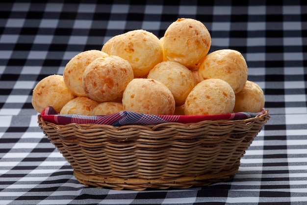 Pão de queijo brasileiro, pão de queijo