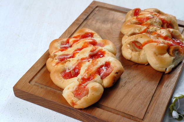 Pão de salsicha de lagarta caseiro delicioso