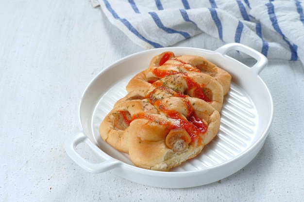 Pão de salsicha de lagarta caseiro delicioso