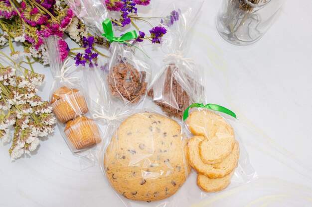 Pão doce caseiro em sacos de plástico