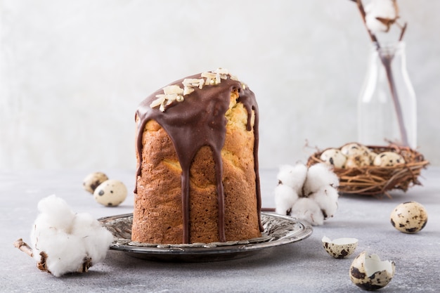 Pão doce ortodoxo de páscoa