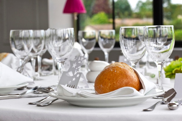 Foto pão e mesa posta