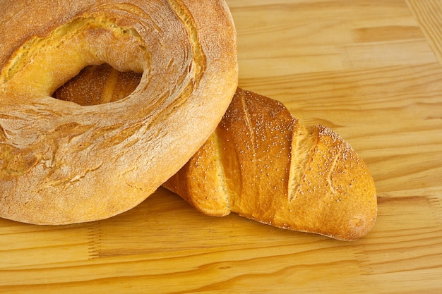 Pão em uma mesa