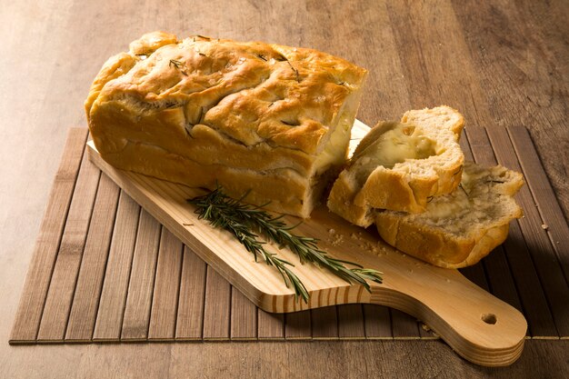 pão focaccia com queijo