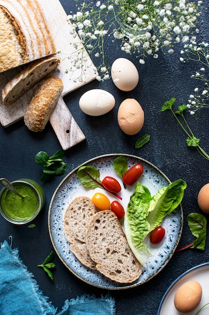 Pão fresco caseiro saudável flatlay