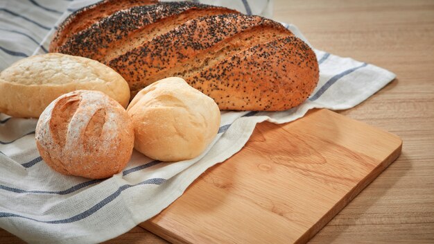 Foto pão fresco e trigo