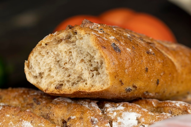 pão fresco macio com a adição de vários grãos e cereais closeup de pão multigrãos macio