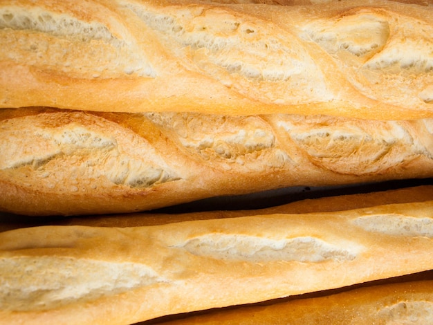 Pão fresco no mercado do fazendeiro local.