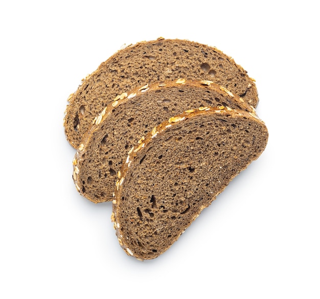 Pão integral fatiado com flocos de aveia Pão integral isolado em fundo branco