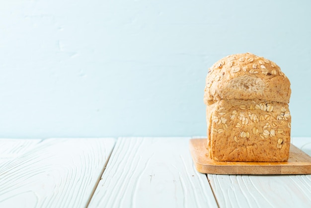 Pão integral fatiado