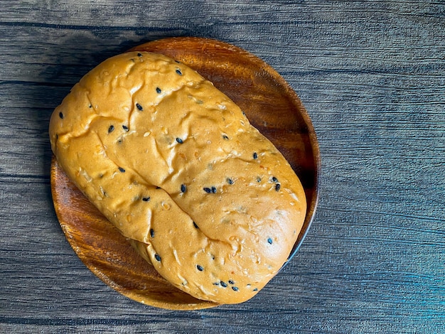 Pão integral na mesa pronto para comer