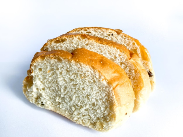 Pão integral pronto para comer no fundo branco