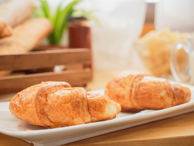 Pão na mesa na cozinha