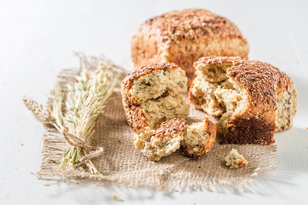 Pão saudável e delicioso com trigo e crumble