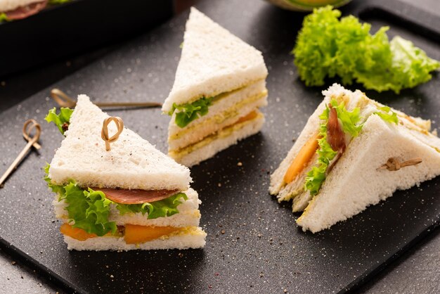 Pão Tramezzino com Melão e Salada e Presunto