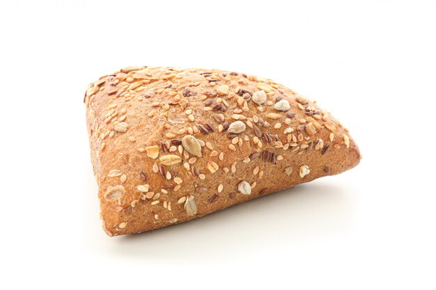 Pão triangular isolado. produtos de confeitaria