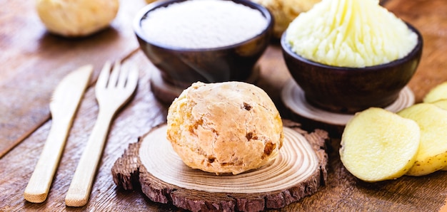 Pão vegano brasileiro, feito de batata, amido e fermento químico