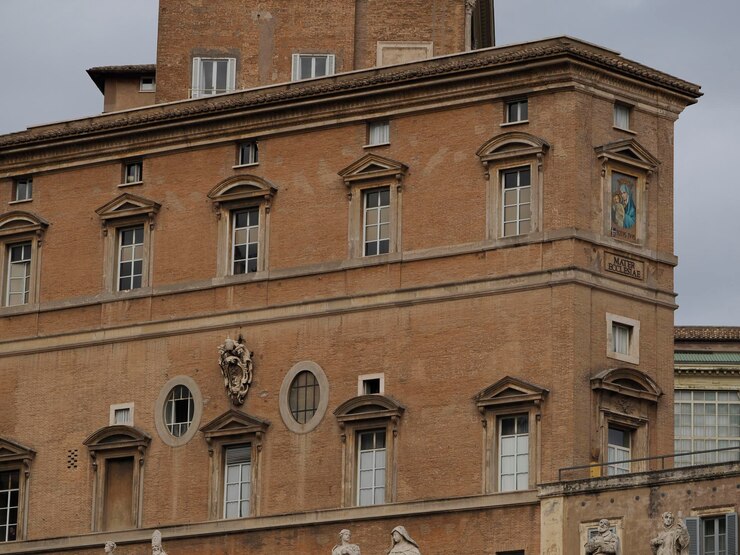 Foto papa frnancis apartamento são pedro catedral cidade do vaticano roma exterior vista detalhe