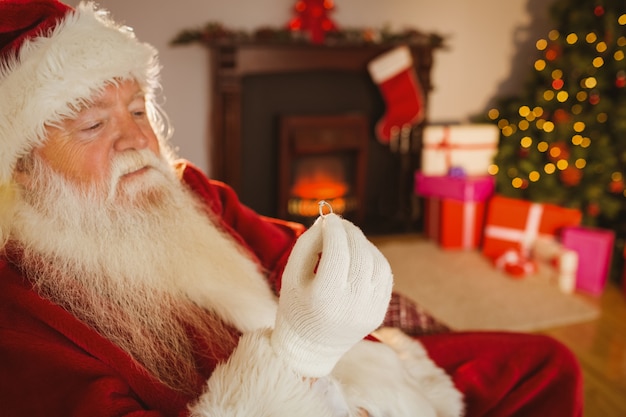 Papá Noel con anillo de compromiso