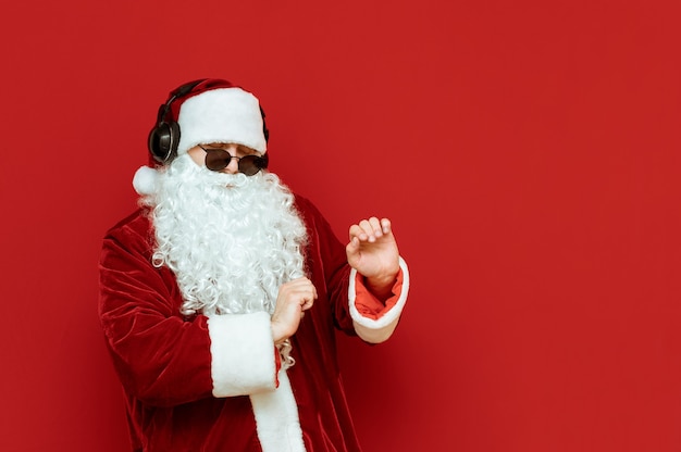 Papá Noel con auriculares