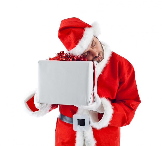 Papá Noel joven con caja de regalo