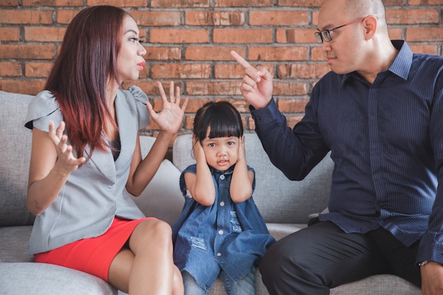 Papai discutindo com sua esposa