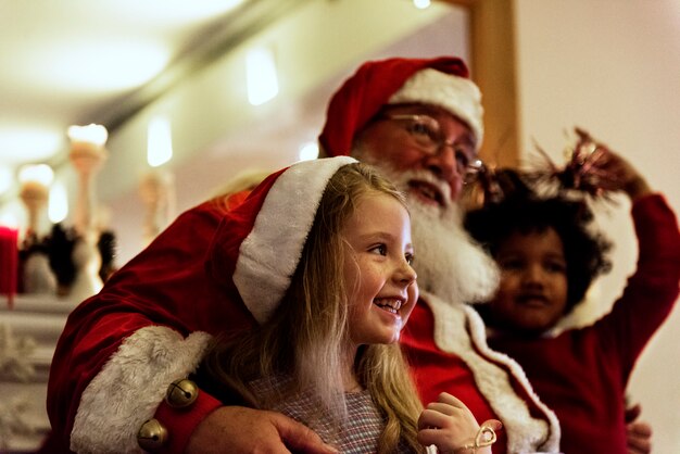 Foto papai noel e crianças