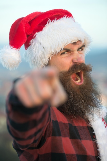 Papai Noel Mau de Natal ao ar livre