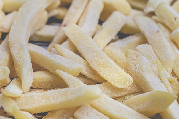 Papas fritas congeladas en macrofotografía