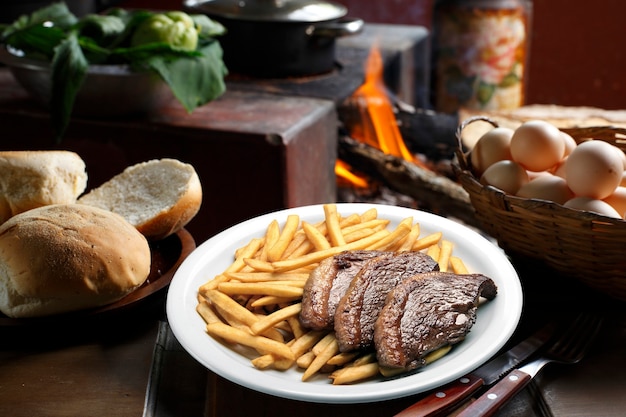 Papas fritas con picanha brasileña