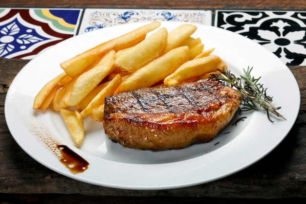 Papas fritas con picanha brasileña