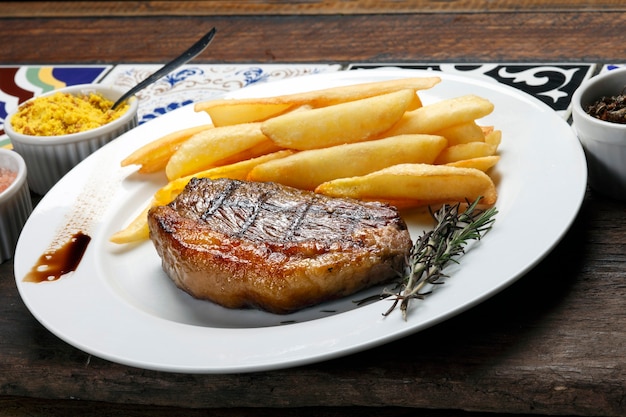 Papas fritas con picanha brasileña