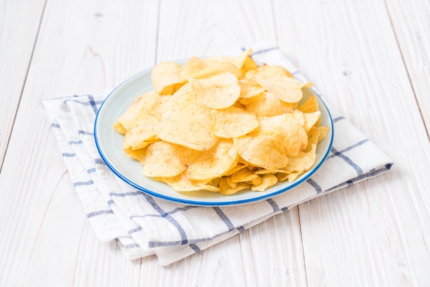 papas fritas en un plato