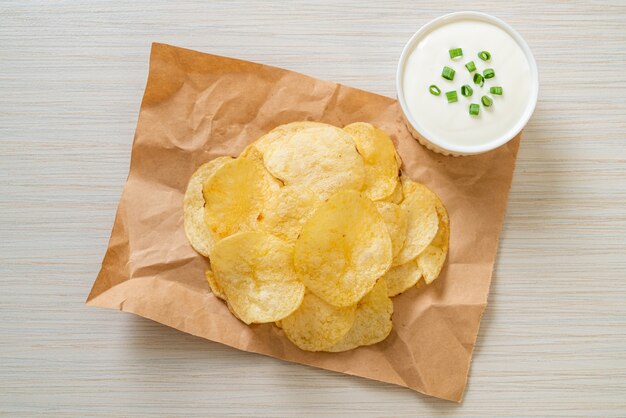 papas fritas con salsa de crema agria