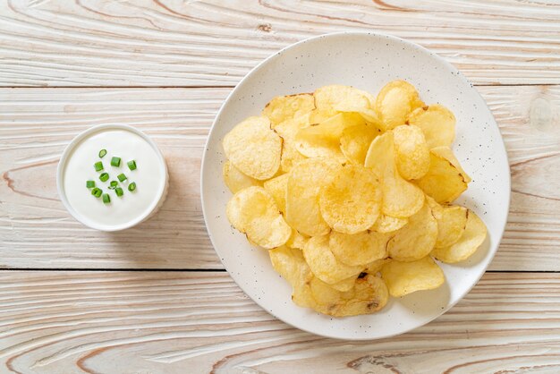 papas fritas con salsa de crema agria