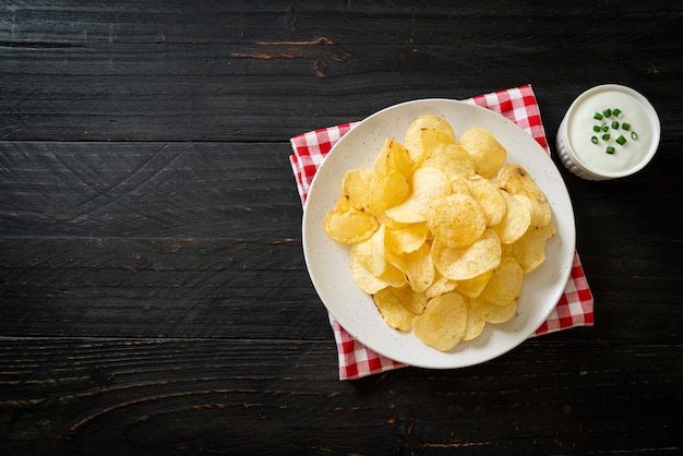 papas fritas con salsa de crema agria