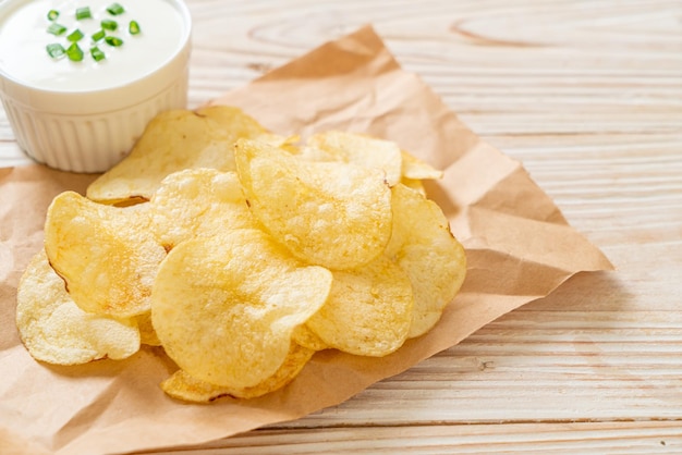 papas fritas con salsa de crema agria