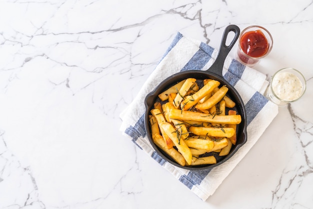 papas fritas con salsa