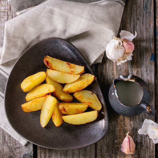 Papas fritas con salsa