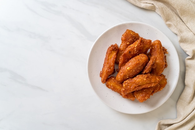 Papas en rodajas fritas con sésamo - estilo de comida tailandesa