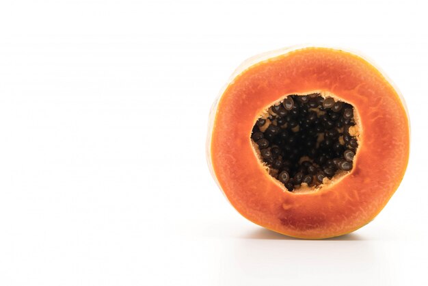 papaya fresca en blanco