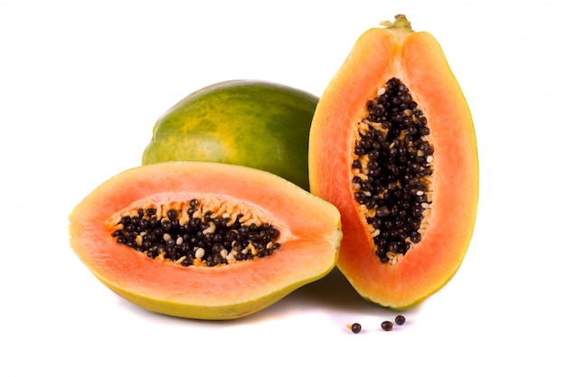 Foto papaya fruta en blanco