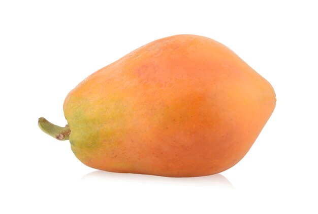 Papaya madura aislada