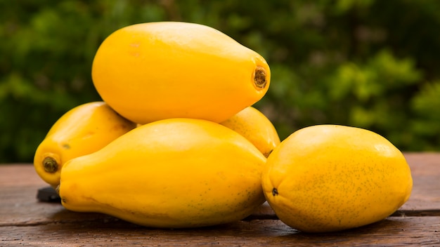 Papaya madura, fruta sana.