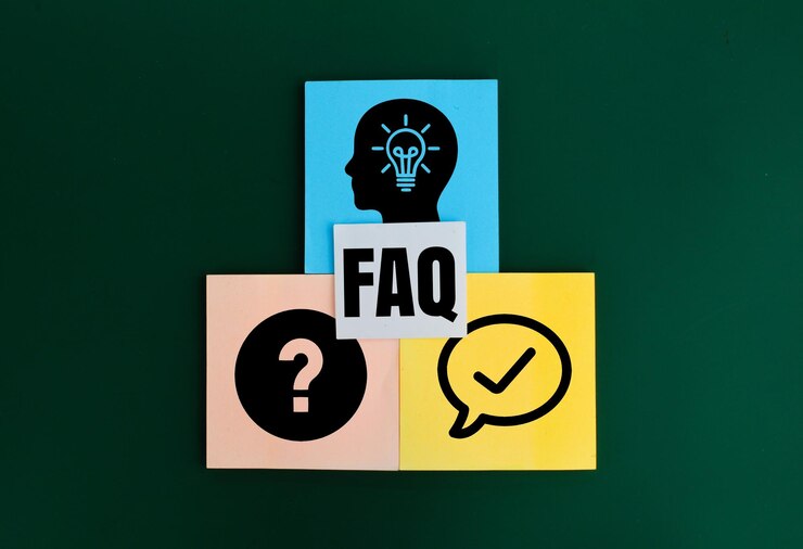 Foto papel de colores con iconos de preguntas y respuestas de ideas línea directa de atención al cliente contáctenos personas