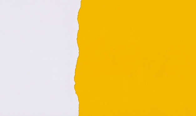 Papel de arte amarelo de sobreposição e rasgo para design.